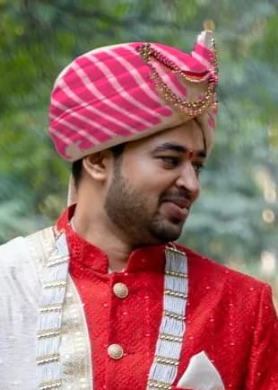 Advait in a Rani pink safa