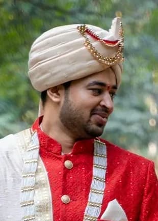 Advait in a Ivory (elders) safa